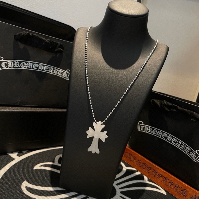 Ch*0me He**ts necklaces